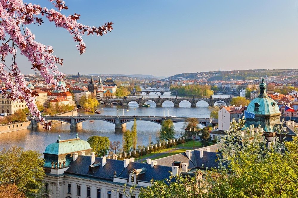 Vliesová fototapeta MS-5-0670 Jarní Praha - 375 x 250 cm