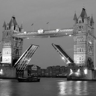 Vliesová fototapeta Tower Bridge L-306